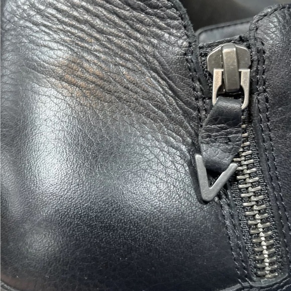 Like New!!! Vionic Cecily Ankle Bootie Boot Black Leather. Size 10W - Picture 10 of 11